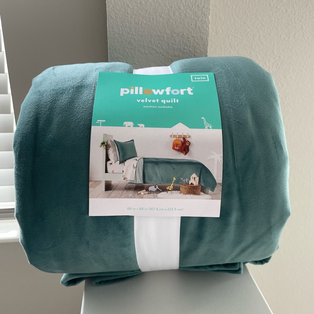 Pillowfort™ - Velvet Kids' Quilt